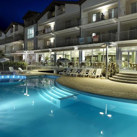 Апарт отель Casa Del Mar Розето-дельи-Абруцци Экстерьер фото