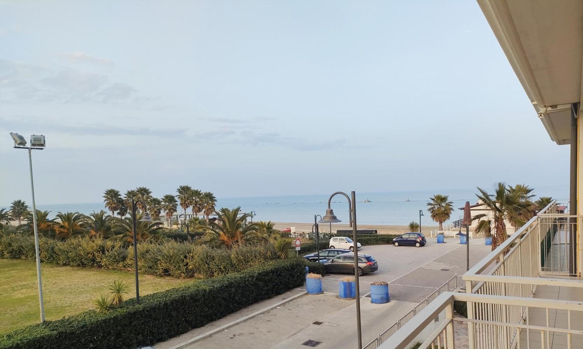 Апарт отель Casa Del Mar Розето-дельи-Абруцци Экстерьер фото