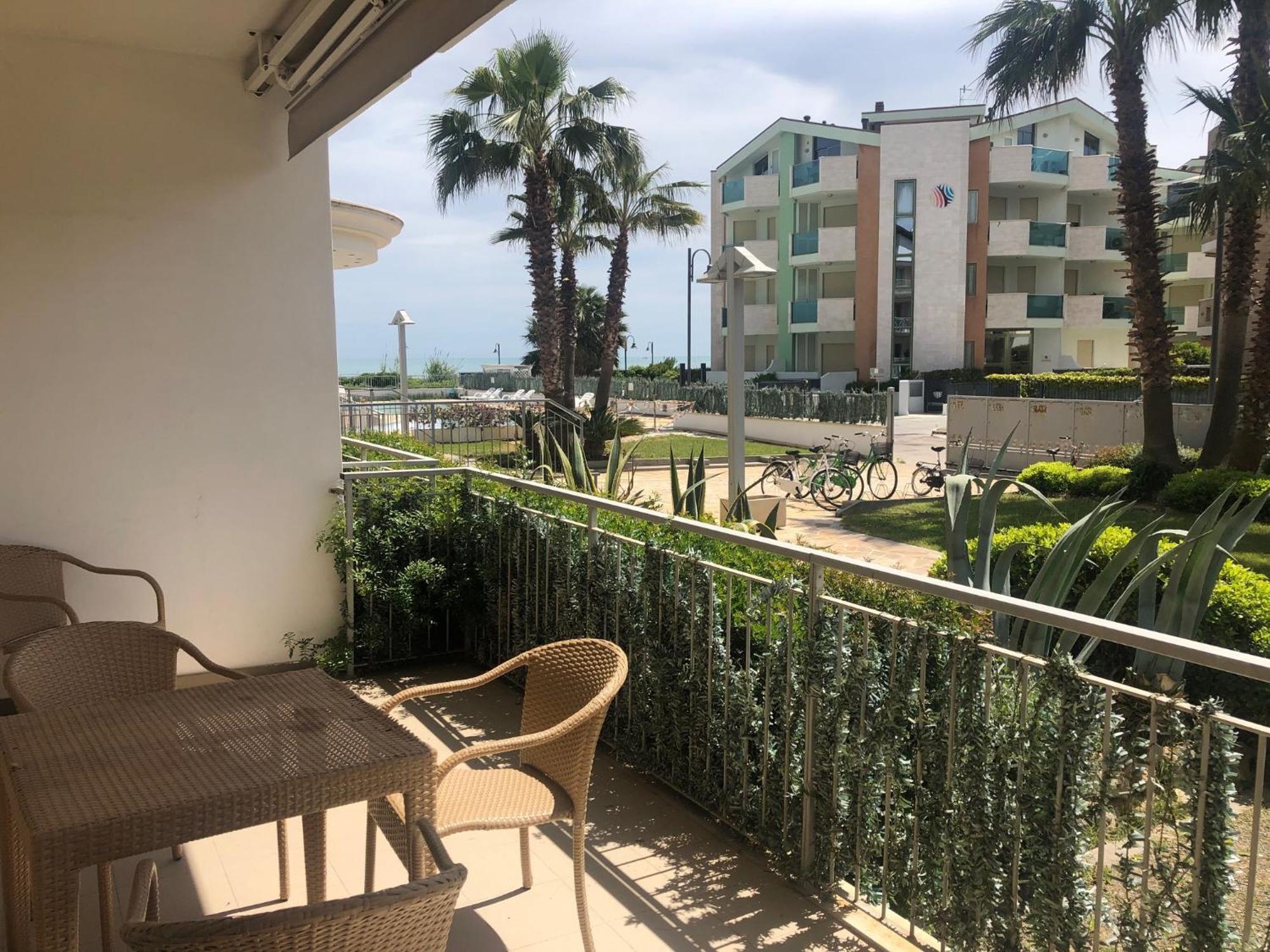Апарт отель Casa Del Mar Розето-дельи-Абруцци Экстерьер фото