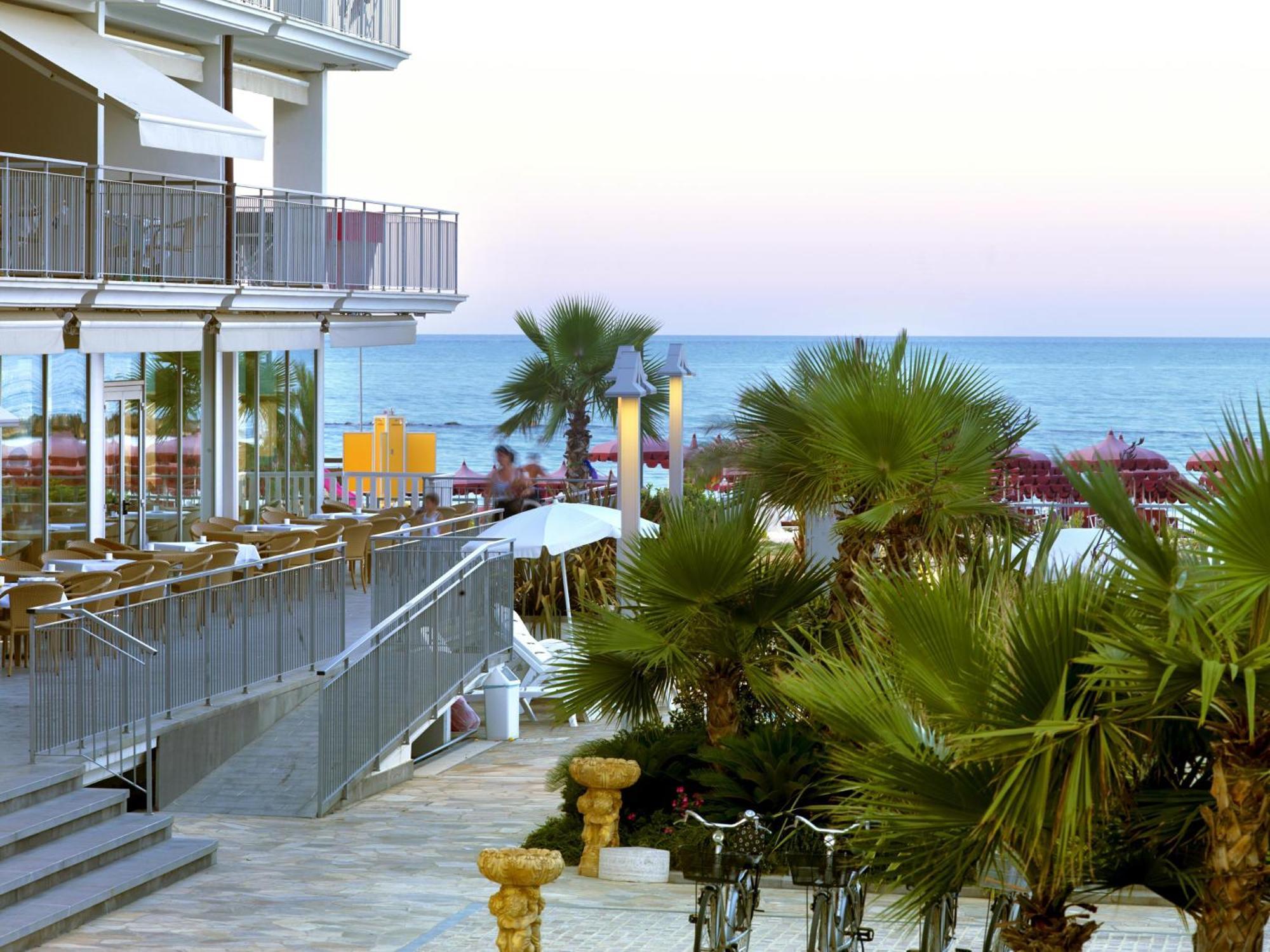 Апарт отель Casa Del Mar Розето-дельи-Абруцци Экстерьер фото
